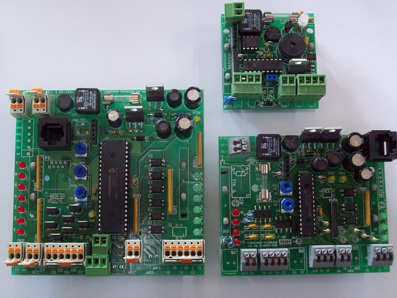 Cartes microcontrôleur: M-AUTO-03, M-AUTO-02B, DHR-01 (petit)